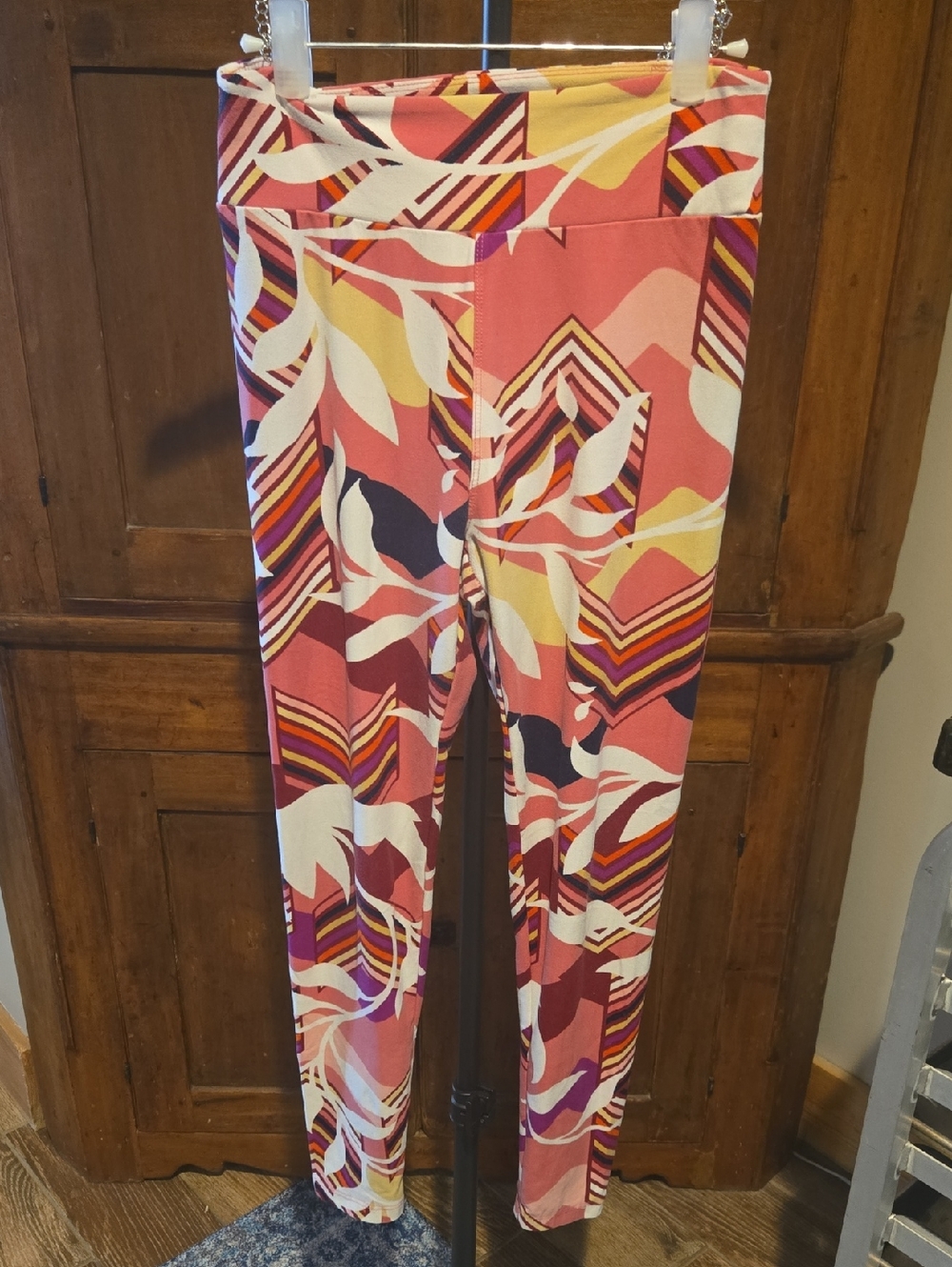 LuLaRoe Coral Pink Swirl Pattern Leggings